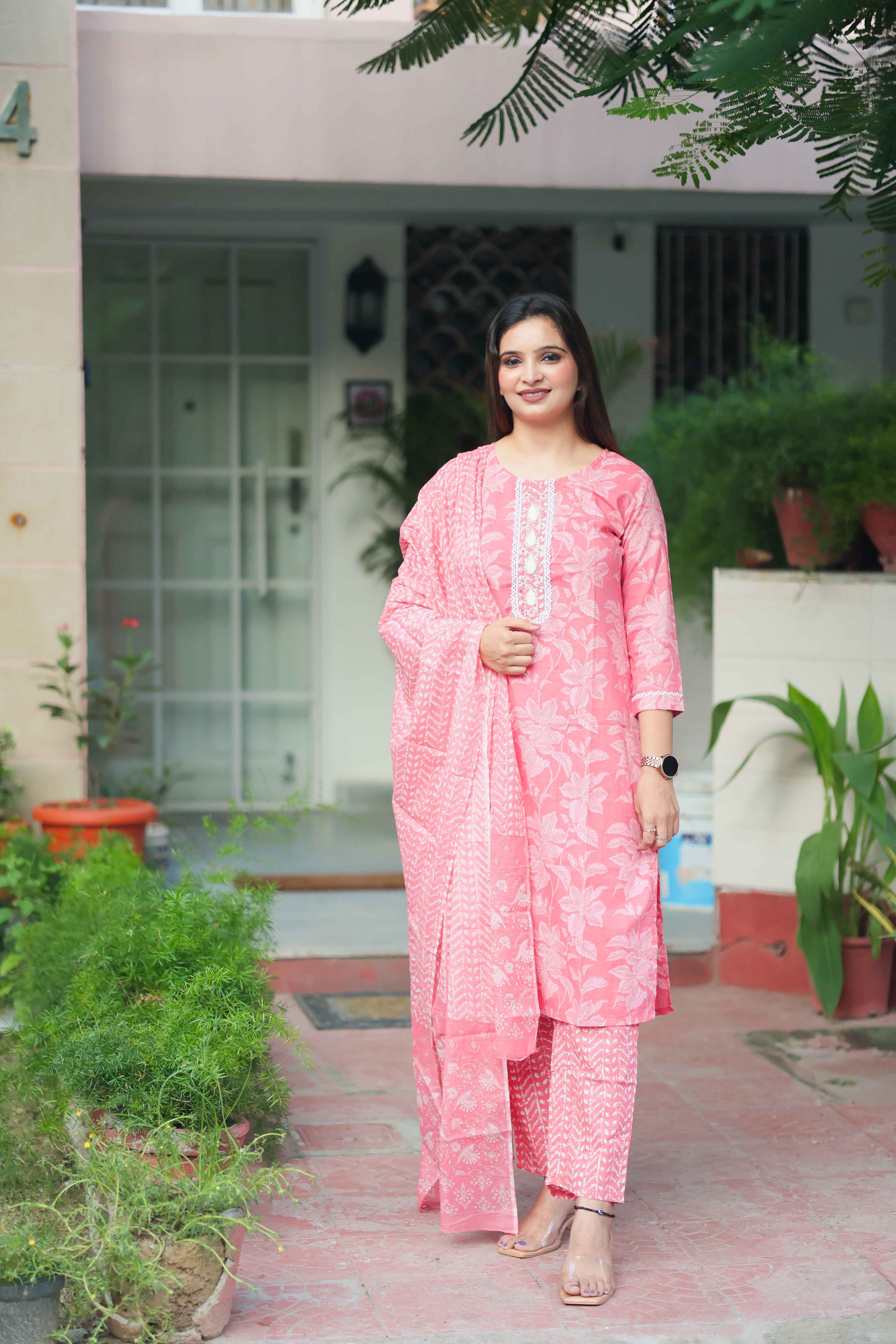 cotton suit with Lace Placket