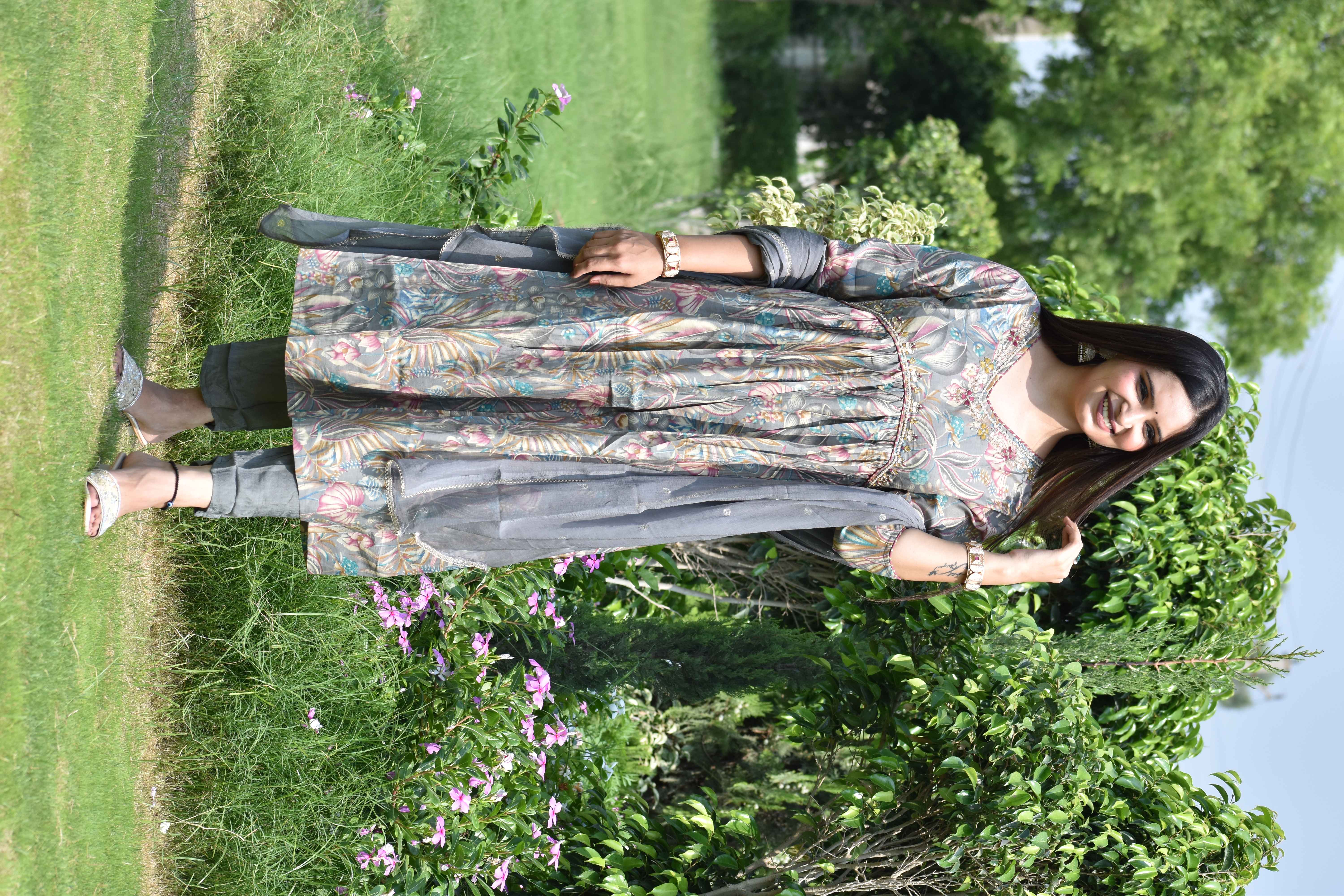  Beautiful Chinon suit